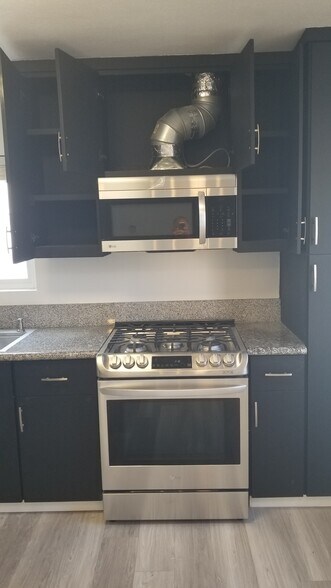 Building Photo - 5667 Fountain Ave