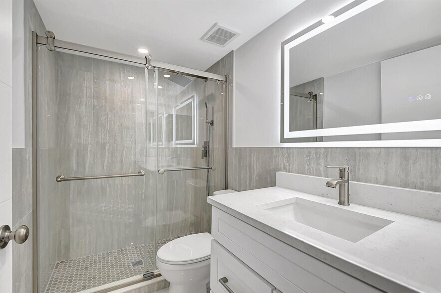 Building Photo - 15378 Lakes of Delray Blvd