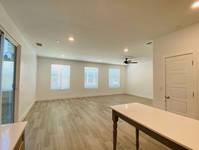 Building Photo - $2,295 + $100 Solar, Copper Ave. & Willow,...