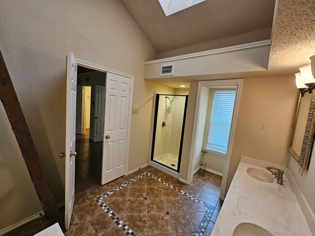 Building Photo - 2 story condo with garage