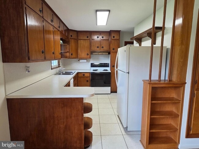 Building Photo - 25020 Oak Dr