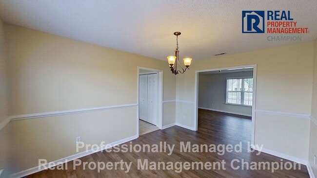 Building Photo - Charming 4 BD/2.5 BA with Wrap Around Porc...