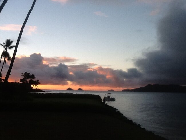 Building Photo - Furnished Kaimalino House Fronting Canal & Overlooking Kailua Bay