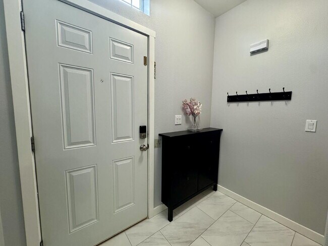 Building Photo - Move-In Ready Puyallup Townhome – Central Location, Easy Commute