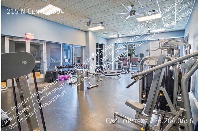 Building Photo - 215 Center St