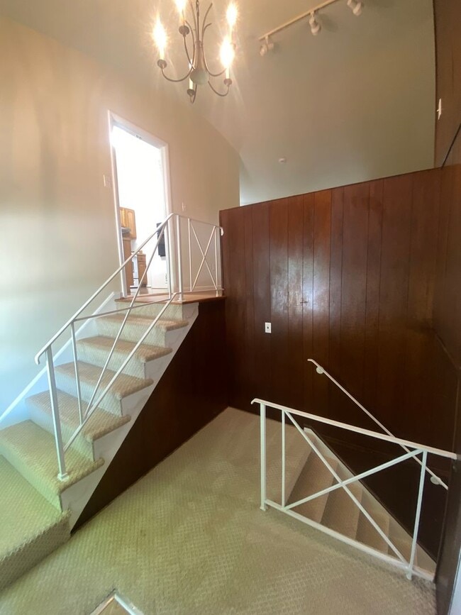 Building Photo - PRICE REDUCTION! A spacious three bedroom/ three bath split foyer single family home located in K...