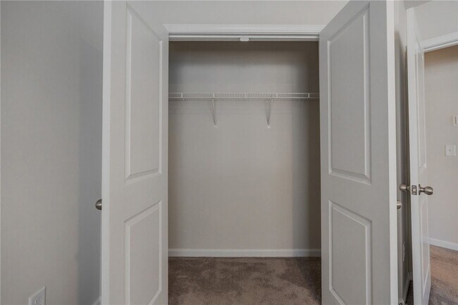 Building Photo - 14 Loebner Ln