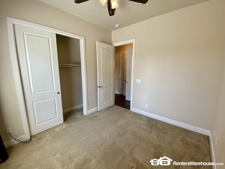 Building Photo - 305 Inverness Way S
