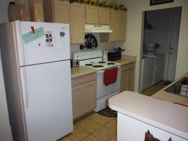 Building Photo - 806-808 Sagewood Trail