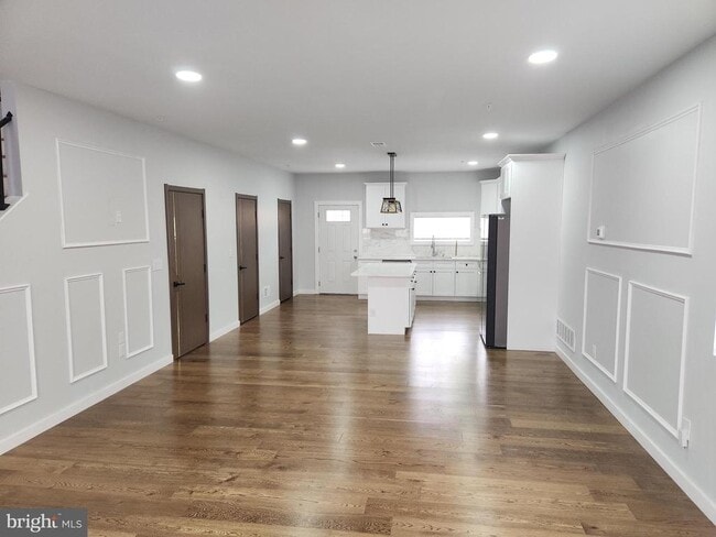 Building Photo - 1214 Roosevelt Dr