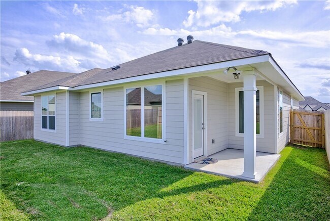 Building Photo - 2206 Hall of Fame Ct