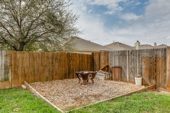 Building Photo - 1201 Roping Reins Way