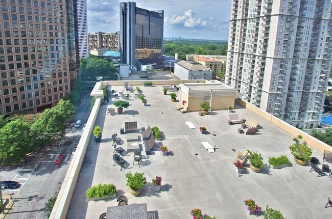 Building Photo - 1101 Juniper St NE