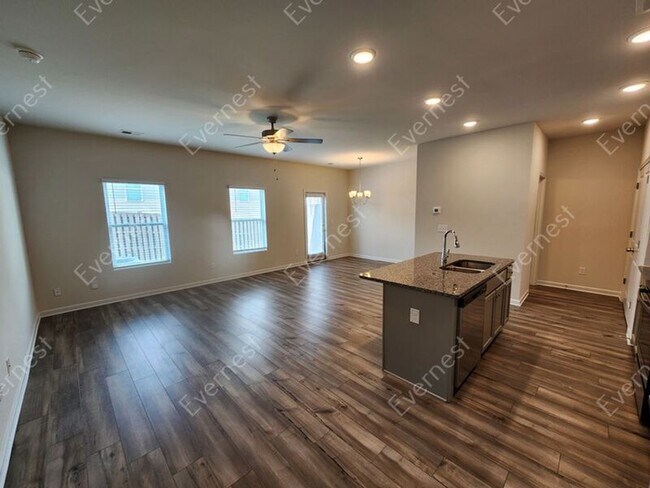 Building Photo - 4708 Fairfax Dr