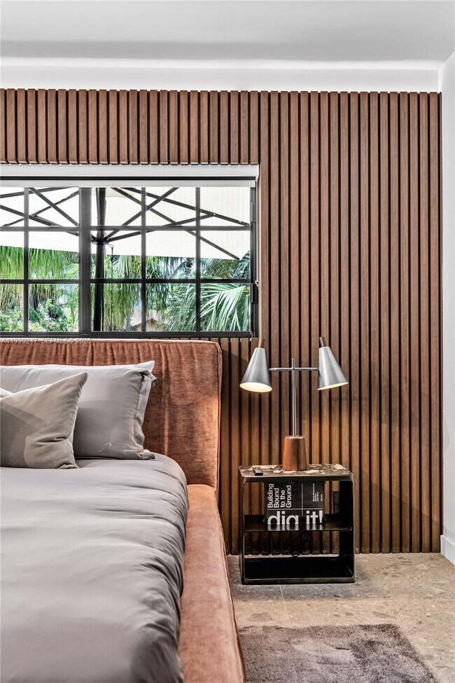 Building Photo - 2500 Bayview Dr