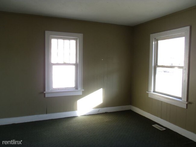 Building Photo - 2 br, 1 bath House - 431 W Division St