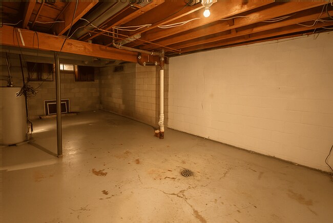 Building Photo - 4548 Sycamore St