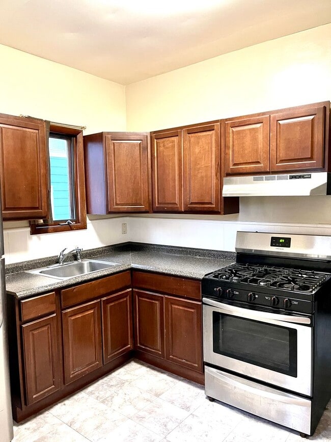 Building Photo - 145 Parkside Ave