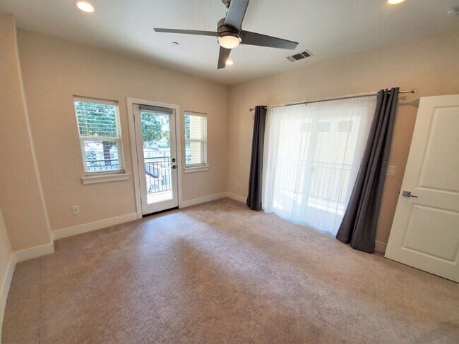 Building Photo - Contemporary Greenhaven Home with Private Backyard & Smart Features