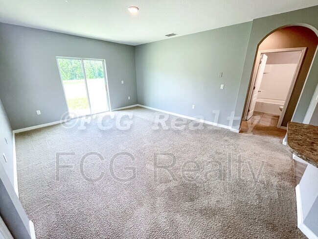 Building Photo - 345 Holly Berry Dr