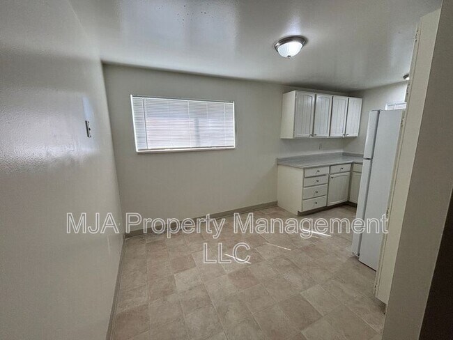 Building Photo - 1741 Holladay Blvd E