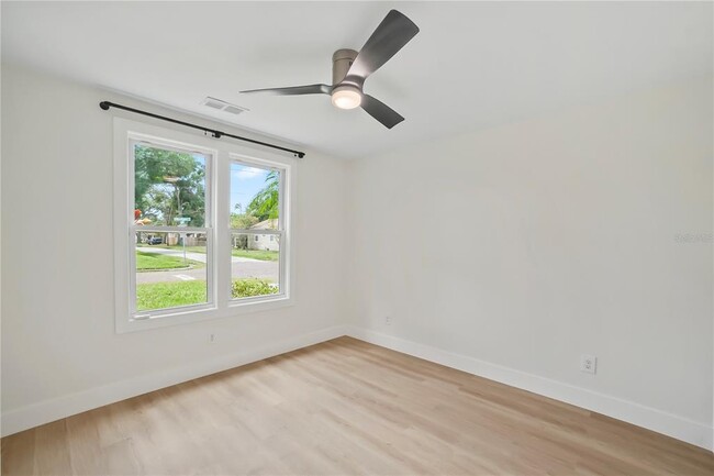 Building Photo - 719 W Woodlawn Ave