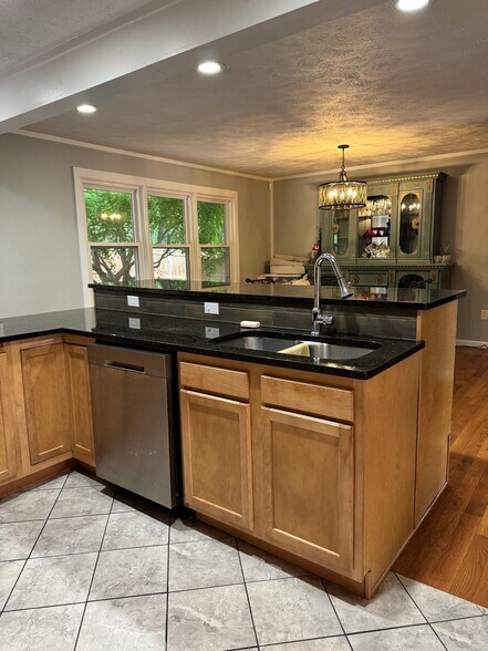 Building Photo - 15 Pentland Hills Dr