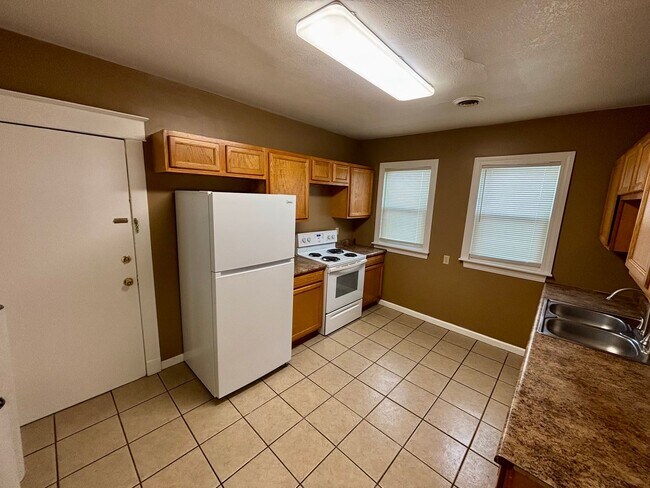 Building Photo - 306/308w2nd