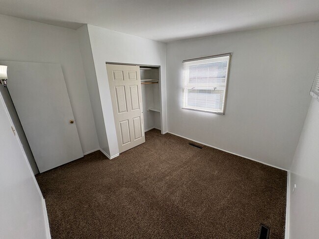 Building Photo - Spacious 3-Bedroom 1-Bath First-Floor Unit...