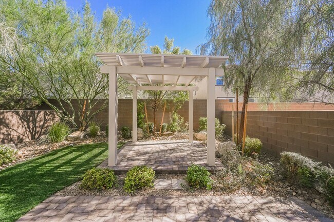 Building Photo - Look No Further! Lovely 3 Bedroom And 2.5 ...