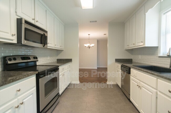Building Photo - 155 Whispering Springs