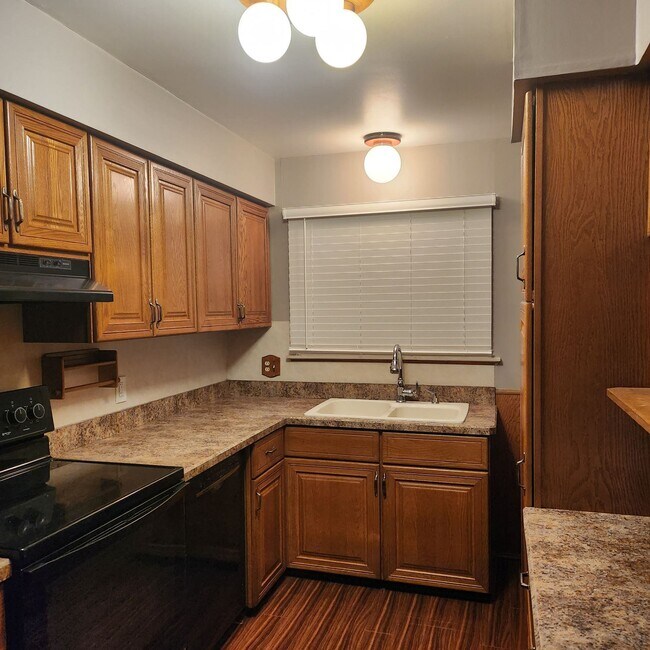 Kitchen - 32442 Joy Rd