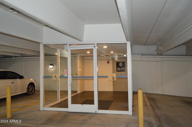 Building Photo - 1701 E Colter St