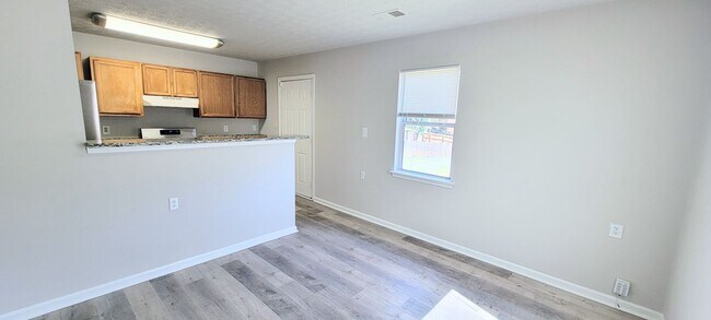 Building Photo - Charming 4BR Home with Modern Upgrades & Spacious Yard