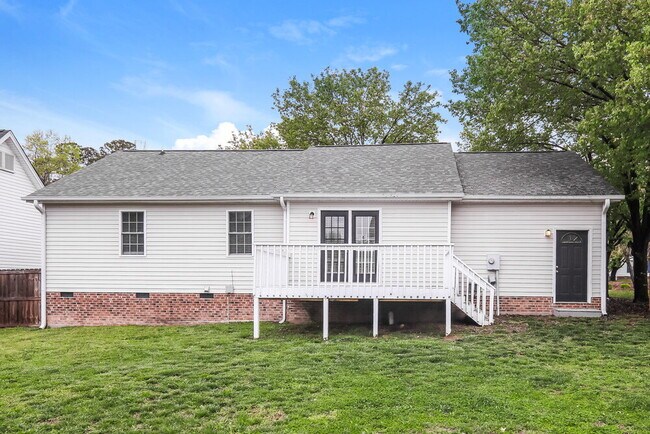 Building Photo - 2213 Maybrook Dr