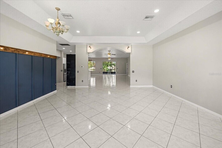 Building Photo - 13848 Vista Del Lago Blvd