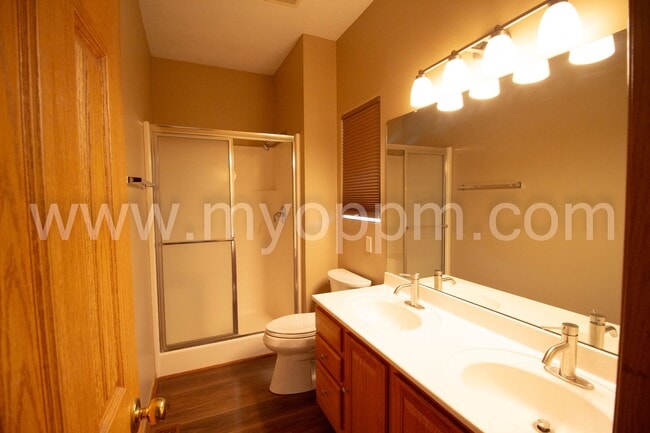 Building Photo - spacious 4-bedroom, 3-bathroom