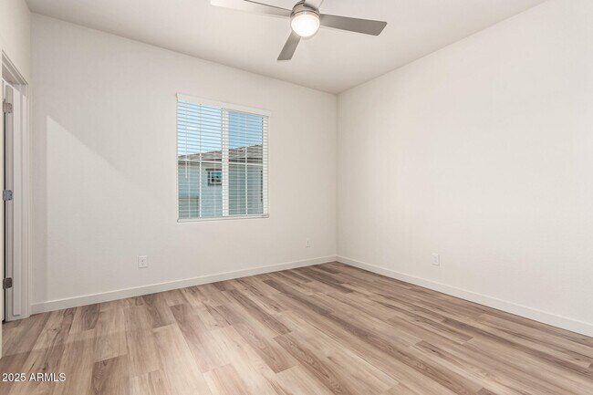 Building Photo - 6537 N 15th Dr