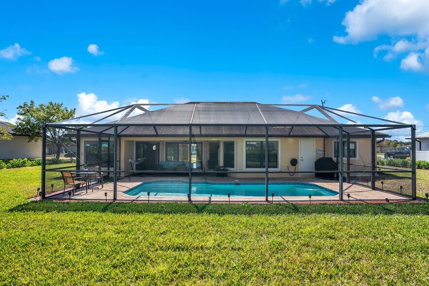 Building Photo - 1627 SW 14th St