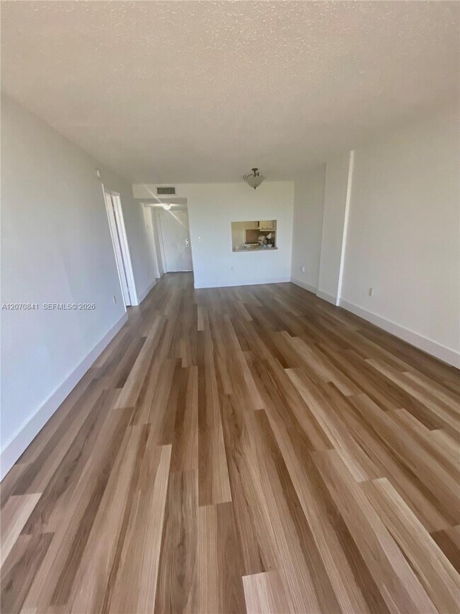 Building Photo - 13120 SW 92nd Ave