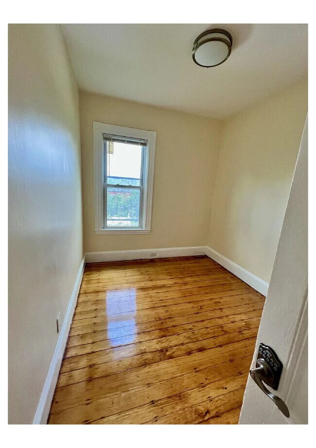 Building Photo - 3 Bedroom 1 bath in Roxbury, MA Collegiate