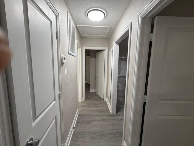 Building Photo - 5109 Maywood Dr