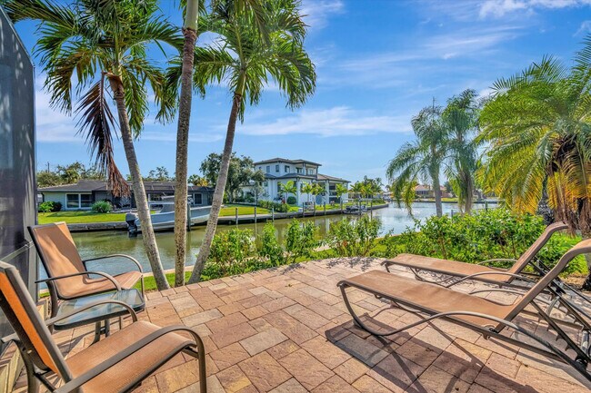 Building Photo - 1038 Contento St