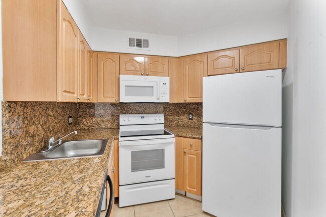 Building Photo - 212 Lake Pointe Dr
