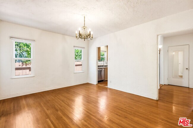 Building Photo - 2613 Cloverfield Blvd