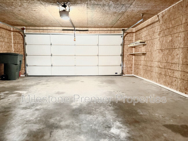 Building Photo - 2110 Oak Creek Cir