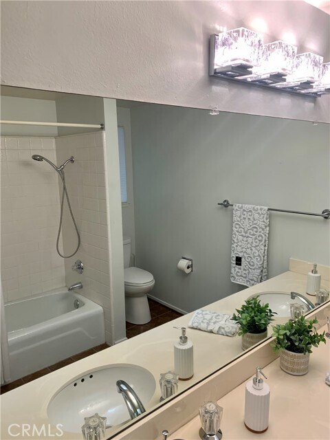 Building Photo - 23211 Meadowbrook Cir