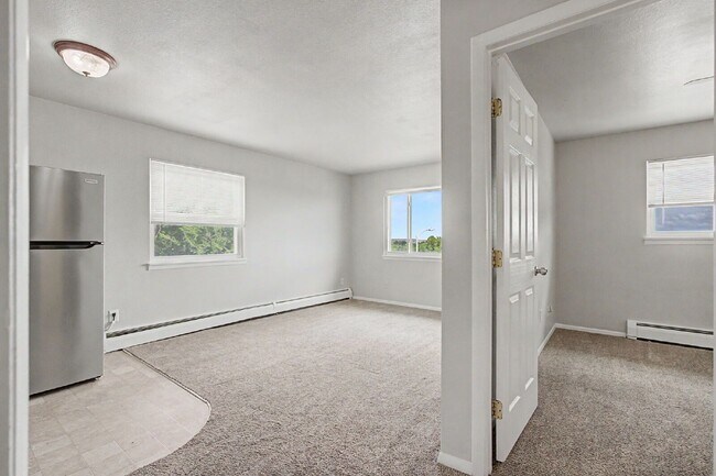 Building Photo - 1163 Cree Dr