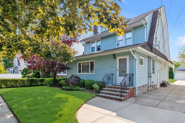 Primary Photo - 23 Thompson Pl