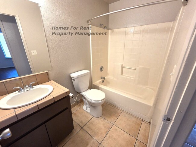 Building Photo - 821 Mohoff Ct